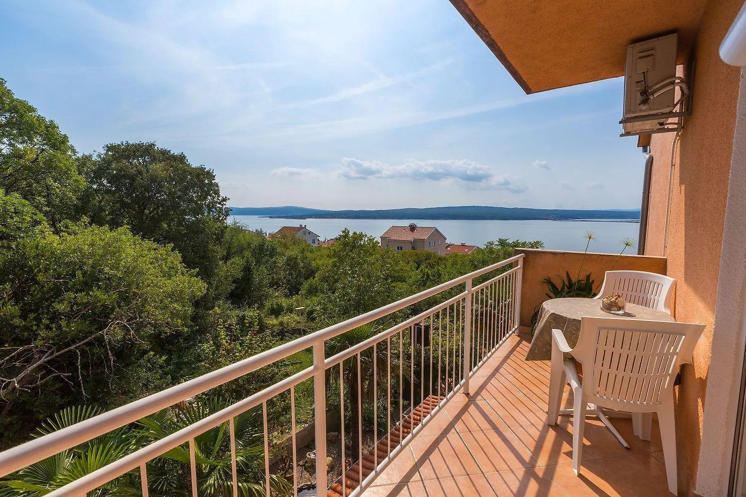 Komfortables Apartment Mit Meerblick, Bbq-Bereich, Garten, Privatparkplatz Dramalj