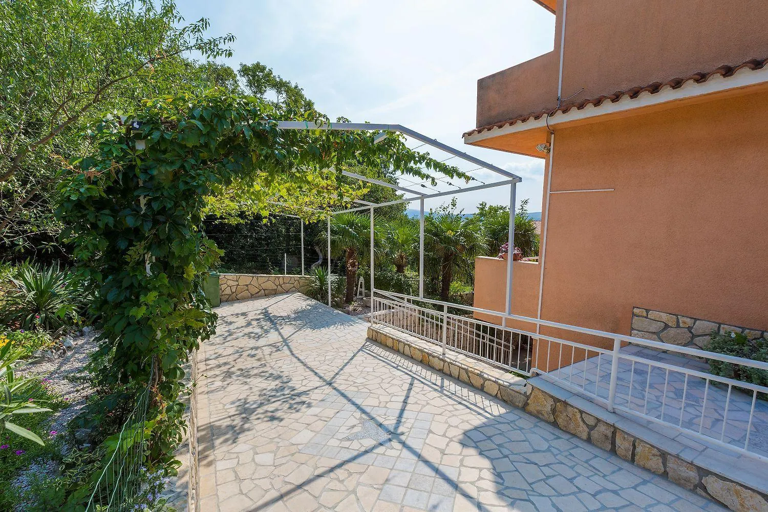 Komfortables Apartment Mit Meerblick, Bbq-Bereich, Garten, Privatparkplatz Dramalj